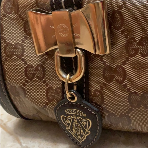 RARE Gucci Round Patent Bow Bag - Picture 3 of 8